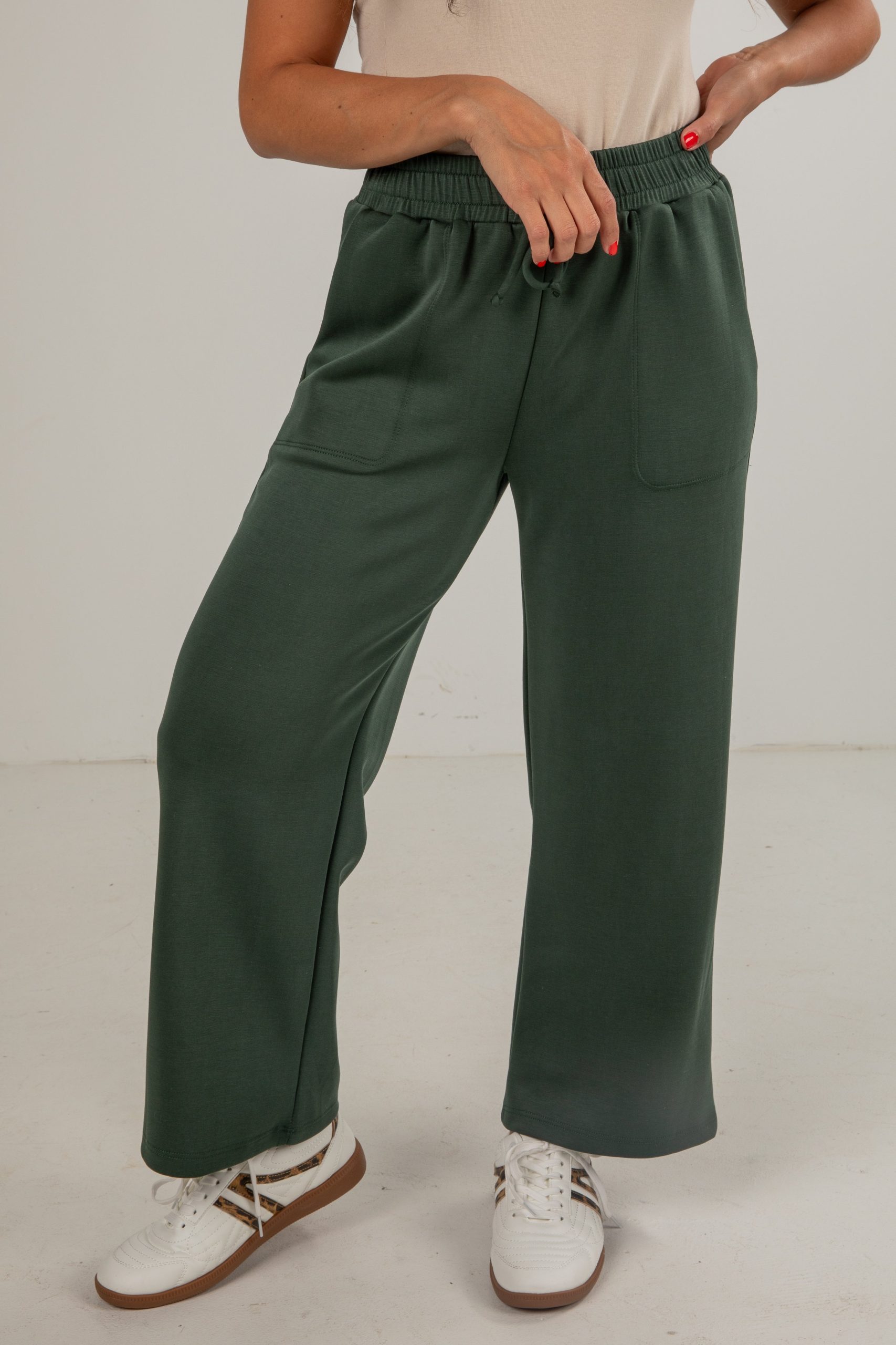 shopdressup_green_lounge_pants-2_af410375-b850-42ec-962b-9c747128b92c.jpg