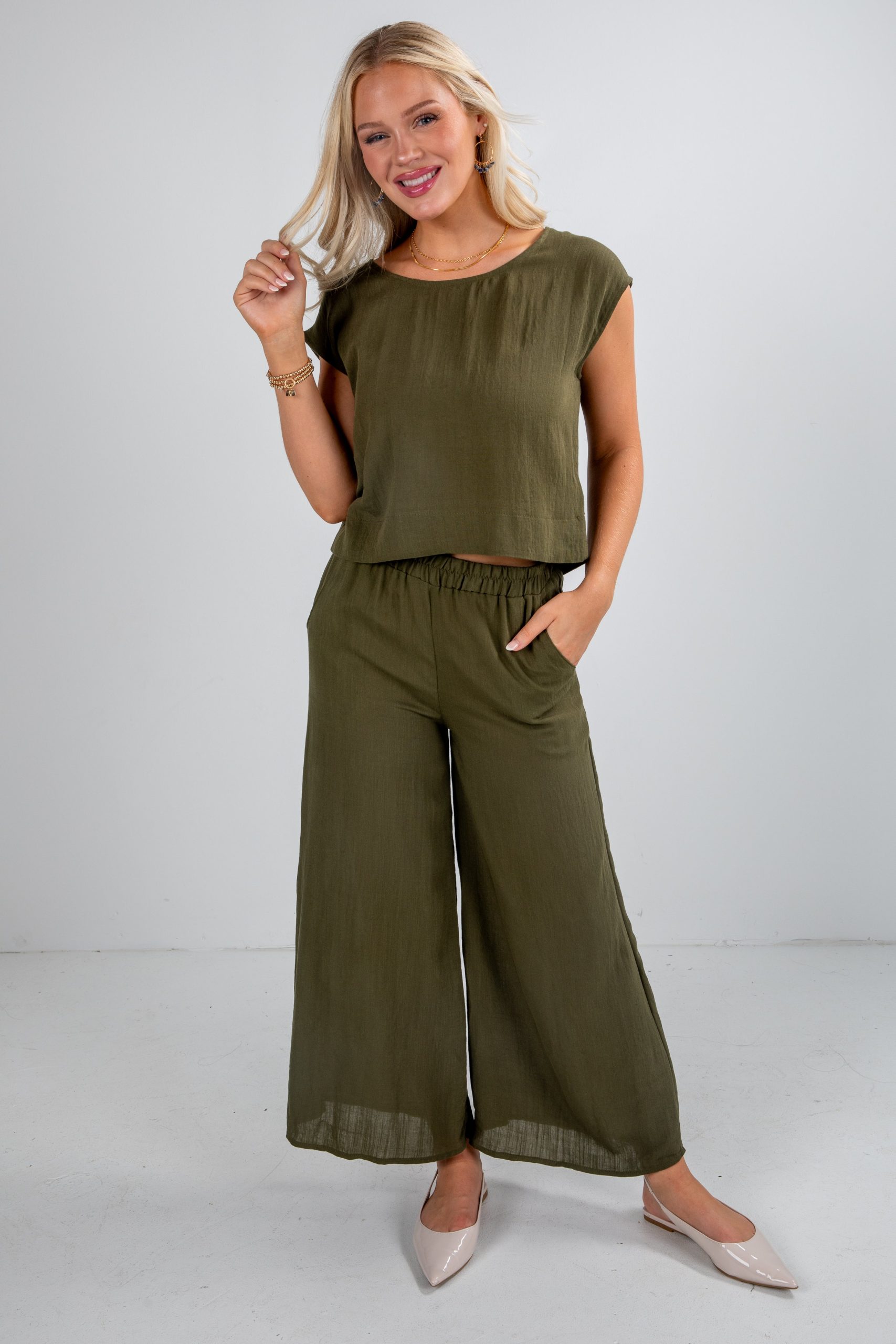 shopdressup_olive_wide_leg_pants_11397d90-c5a2-407d-8708-7a0a9e6fdeb7.jpg
